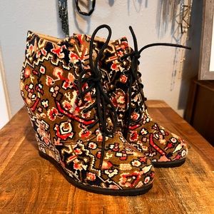 Too small for me! Never worn!